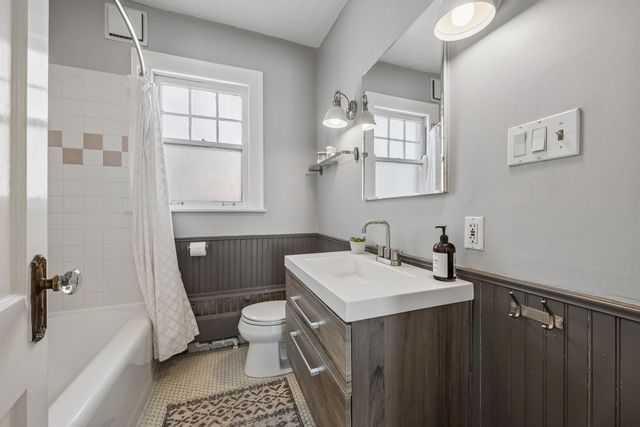 2216 Forestview Road, Evanston, IL 60201