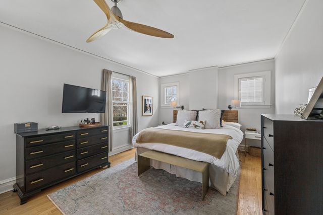 2216 Forestview Road, Evanston, IL 60201