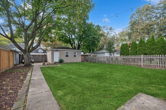 2216 Forestview Road, Evanston, IL 60201