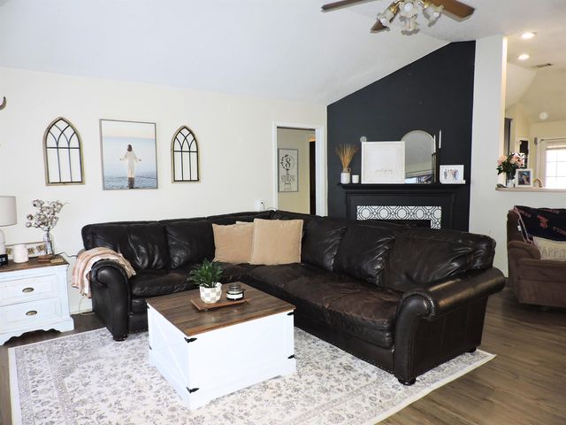 195 OAKLAND HILLS DR, Oakland, TN 38060