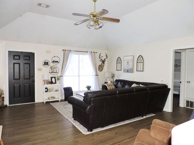 195 OAKLAND HILLS DR, Oakland, TN 38060