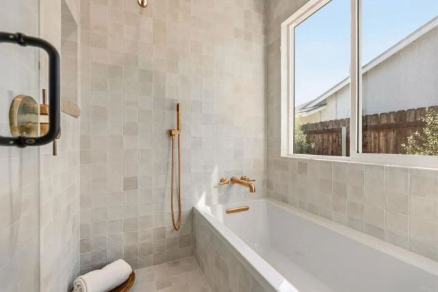 3740 Grecourt Way, Carlsbad, CA 92008