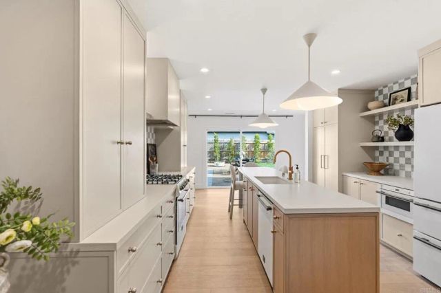 3740 Grecourt Way, Carlsbad, CA 92008