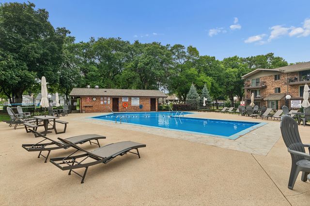 5330 Waterbury Drive 1603, Crestwood, IL 60418