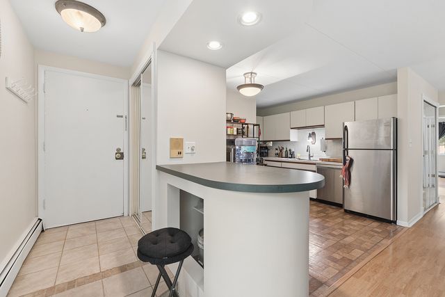 5330 Waterbury Drive 1603, Crestwood, IL 60418