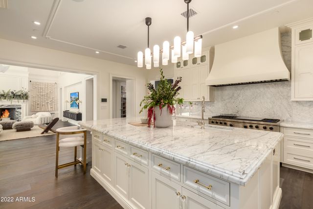 5843 E EXETER Boulevard, Phoenix, AZ 85018