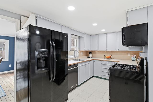 66 Arrowhead Drive, Hyannis, MA 02601