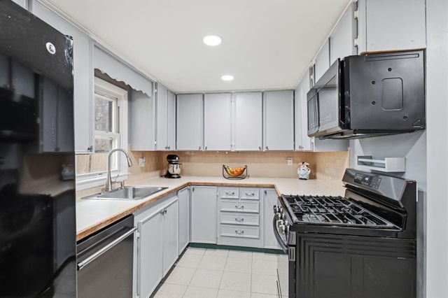 66 Arrowhead Drive, Hyannis, MA 02601