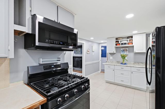 66 Arrowhead Drive, Hyannis, MA 02601