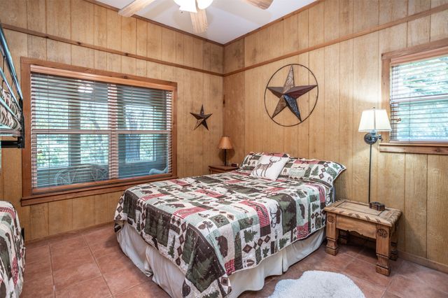 16 Park Tree Lane, Gordonville, TX 76245