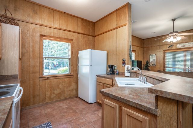 16 Park Tree Lane, Gordonville, TX 76245