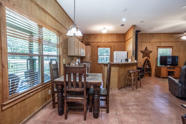16 Park Tree Lane, Gordonville, TX 76245
