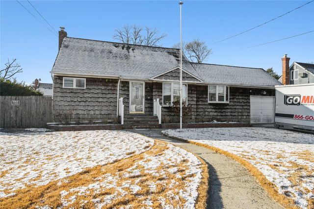 54 31st Street, Copiague, NY 11726