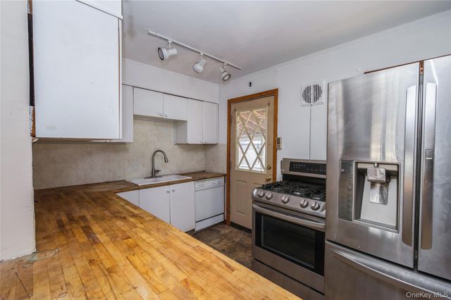 54 31st Street, Copiague, NY 11726