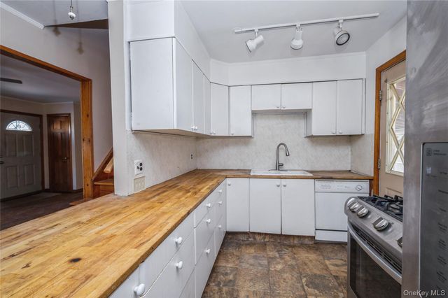 54 31st Street, Copiague, NY 11726