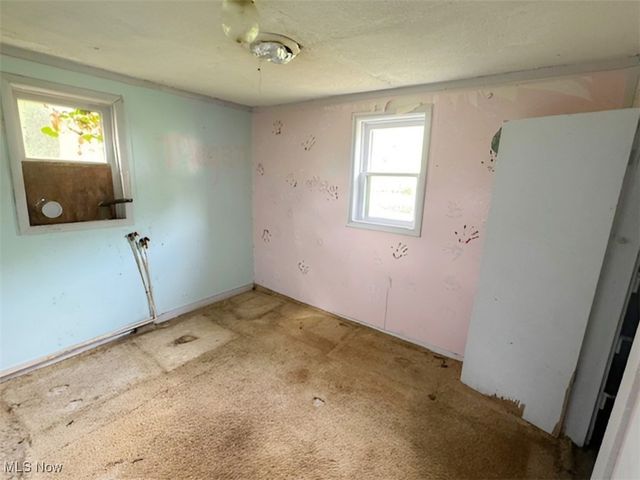 4308 Flat Road SE, Uhrichsville, OH 44683