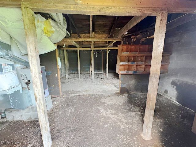 4308 Flat Road SE, Uhrichsville, OH 44683