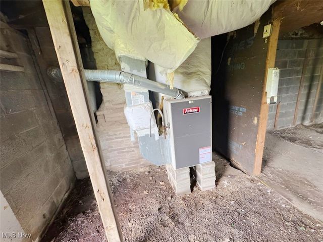 4308 Flat Road SE, Uhrichsville, OH 44683