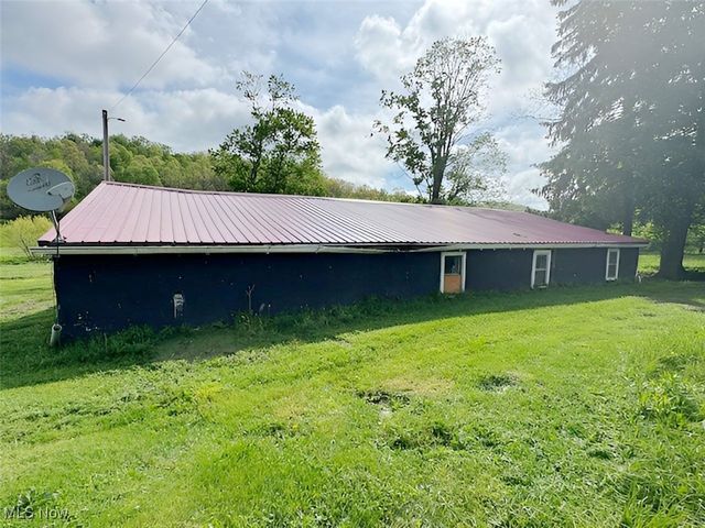 4308 Flat Road SE, Uhrichsville, OH 44683