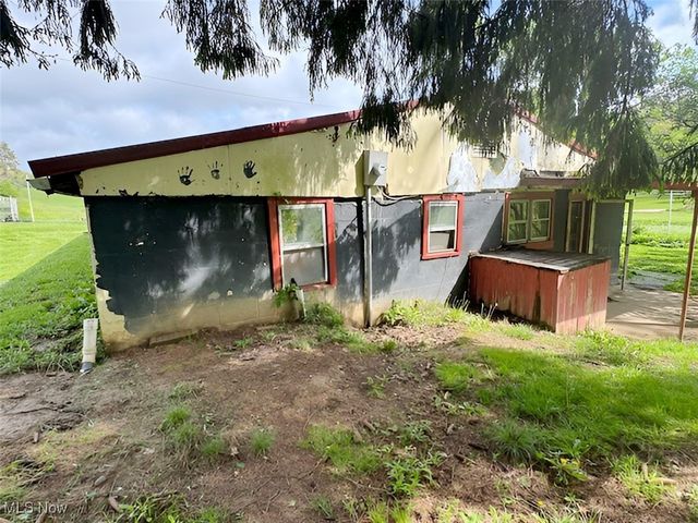 4308 Flat Road SE, Uhrichsville, OH 44683