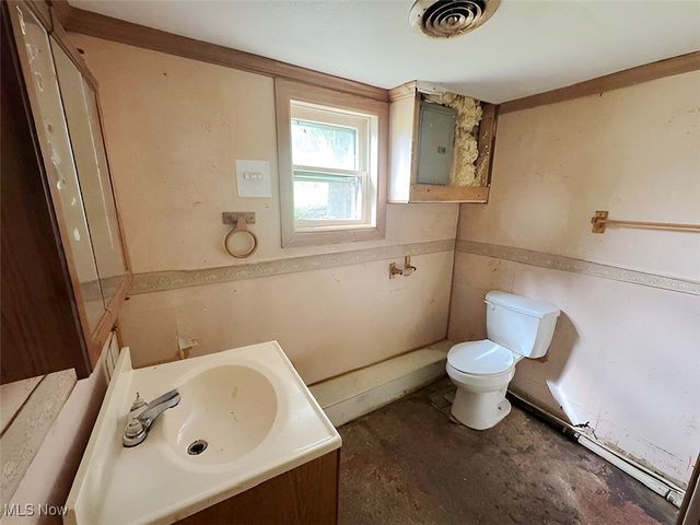 4308 Flat Road SE, Uhrichsville, OH 44683