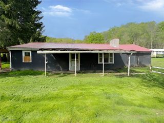 4308 Flat Road SE, Uhrichsville, OH 44683