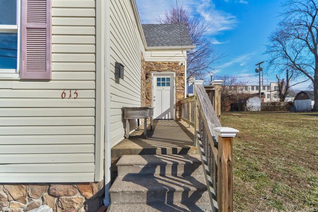 615 N 10th Avenue, Evansville, IN 47712