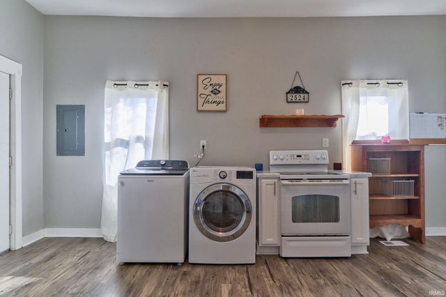 615 N 10th Avenue, Evansville, IN 47712