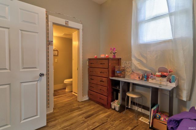 615 N 10th Avenue, Evansville, IN 47712