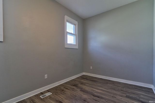 615 N 10th Avenue, Evansville, IN 47712