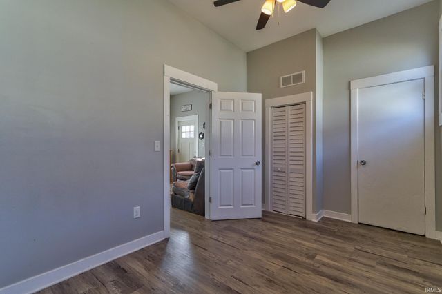 615 N 10th Avenue, Evansville, IN 47712