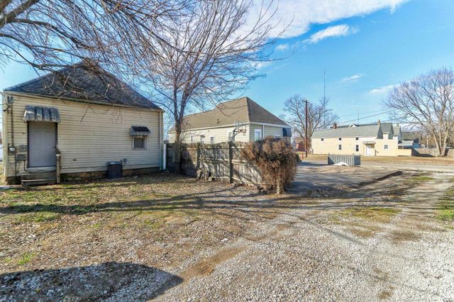 615 N 10th Avenue, Evansville, IN 47712