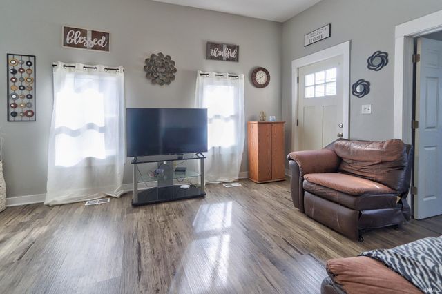 615 N 10th Avenue, Evansville, IN 47712