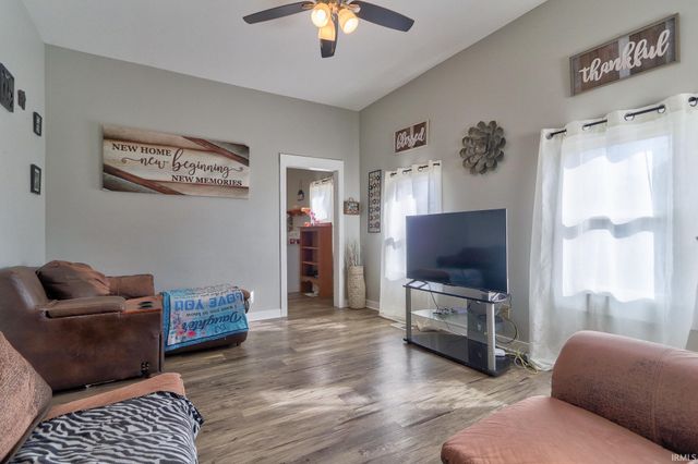 615 N 10th Avenue, Evansville, IN 47712