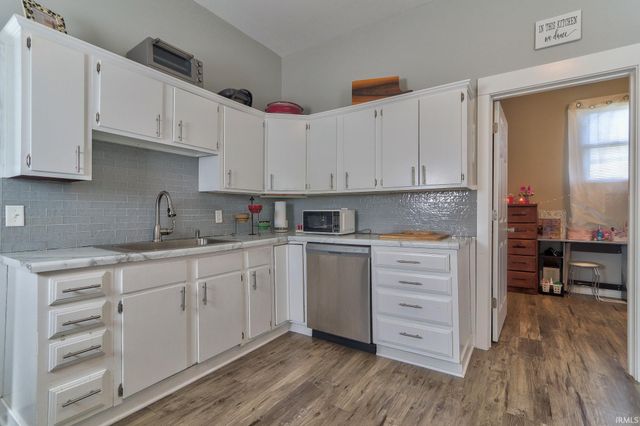 615 N 10th Avenue, Evansville, IN 47712