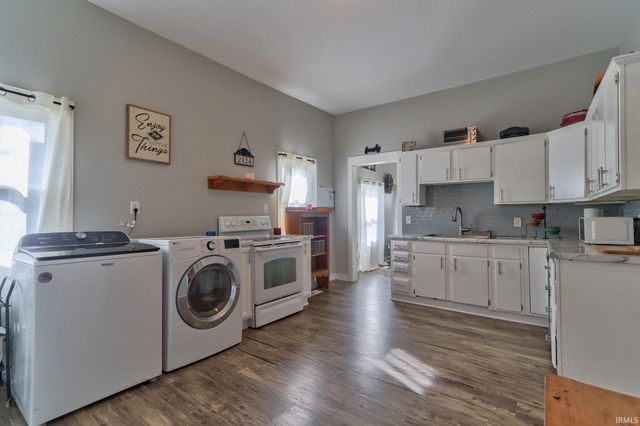 615 N 10th Avenue, Evansville, IN 47712