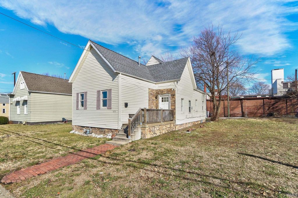 615 N 10th Avenue, Evansville, IN 47712