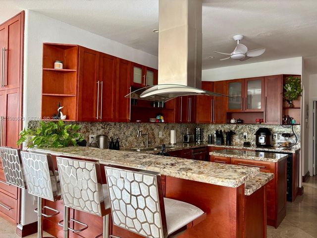 7943 NW 111th Ct, Doral, FL 33178