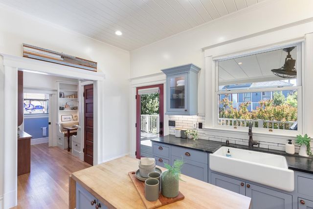 2220 Capitol Ave, Sacramento, CA 95816