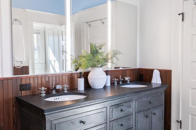 2220 Capitol Ave, Sacramento, CA 95816