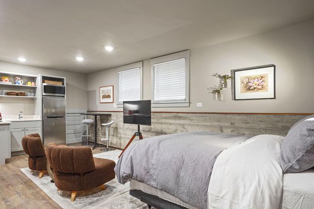 2220 Capitol Ave, Sacramento, CA 95816