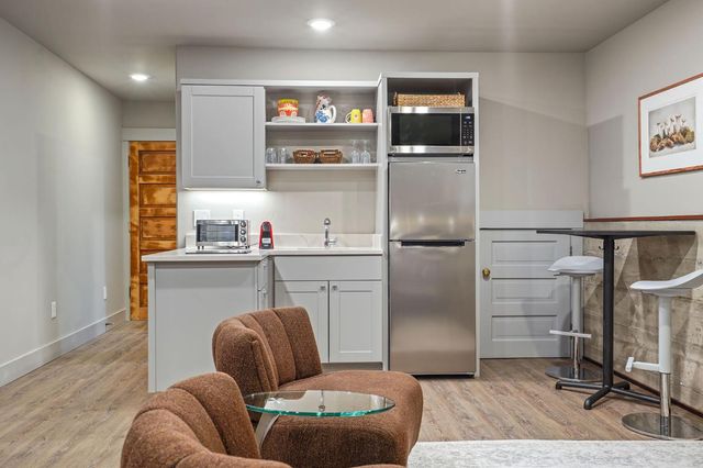 2220 Capitol Ave, Sacramento, CA 95816