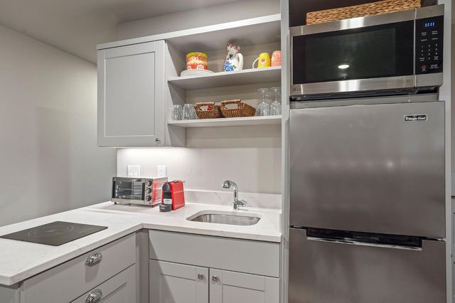 2220 Capitol Ave, Sacramento, CA 95816