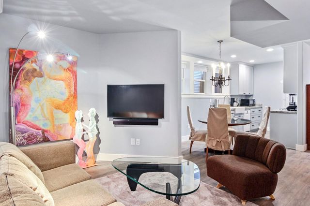 2220 Capitol Ave, Sacramento, CA 95816