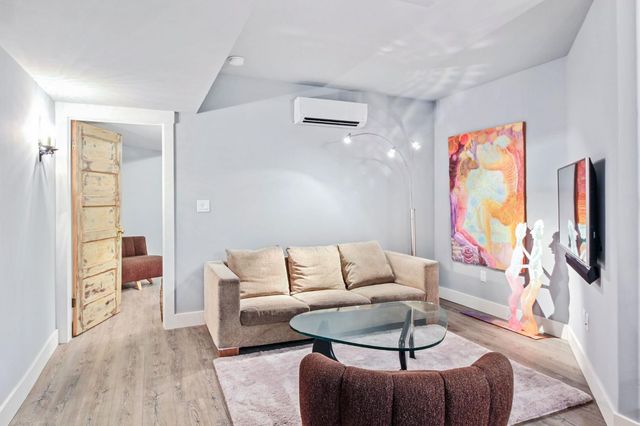 2220 Capitol Ave, Sacramento, CA 95816