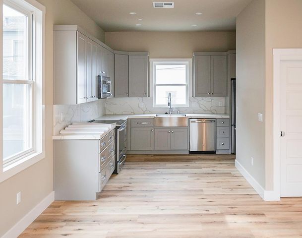 2220 Capitol Ave, Sacramento, CA 95816