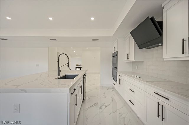 240 33rd AVE NE, Naples, FL 34120