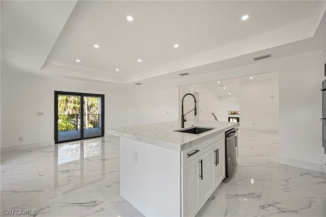 240 33rd AVE NE, Naples, FL 34120