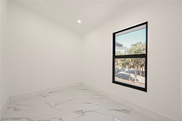 240 33rd AVE NE, Naples, FL 34120