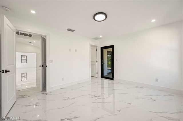 240 33rd AVE NE, Naples, FL 34120